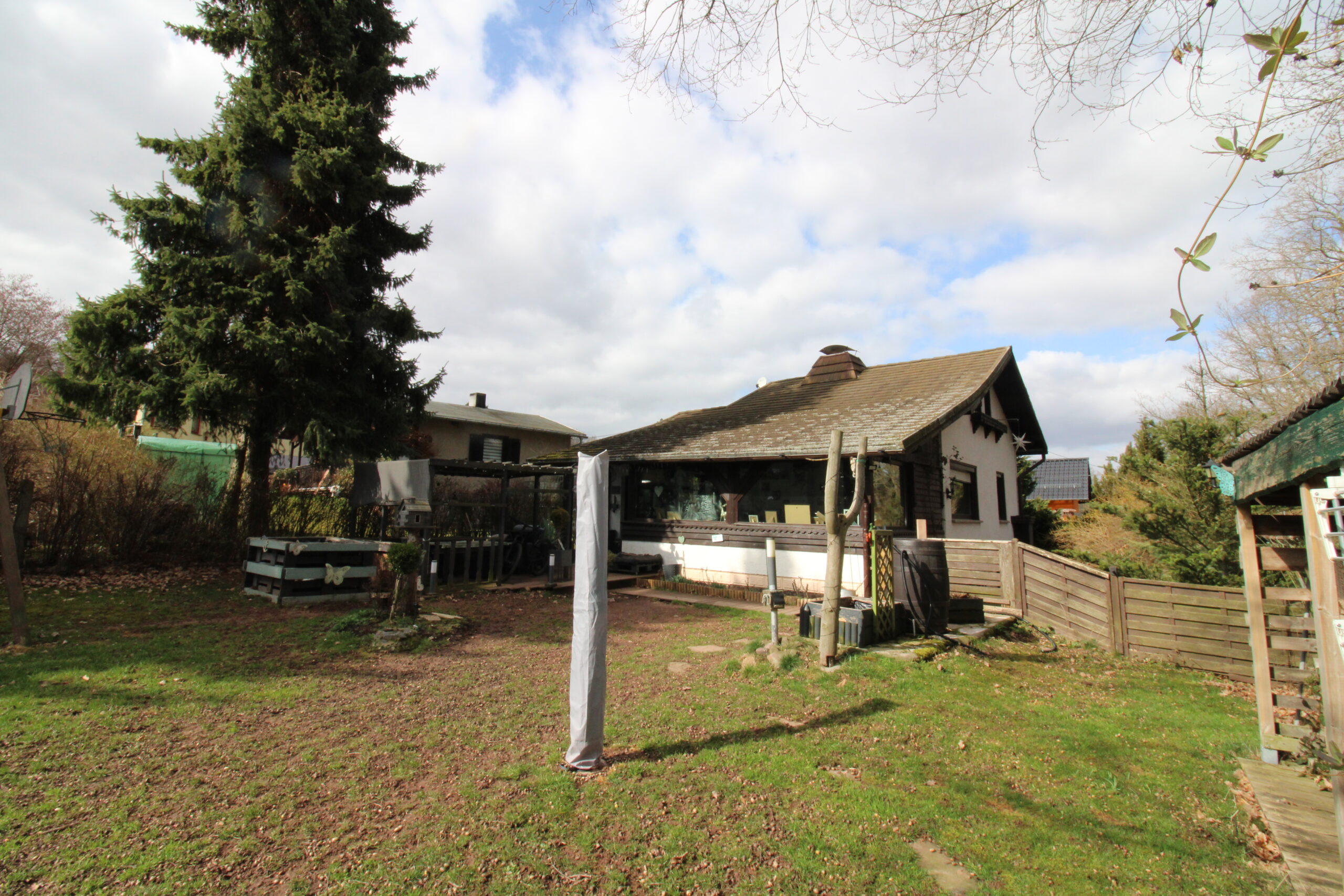 Platz für die Familie in idyllisch angelegtem Grundstück – EFH in Waltershausen OT Winterstein