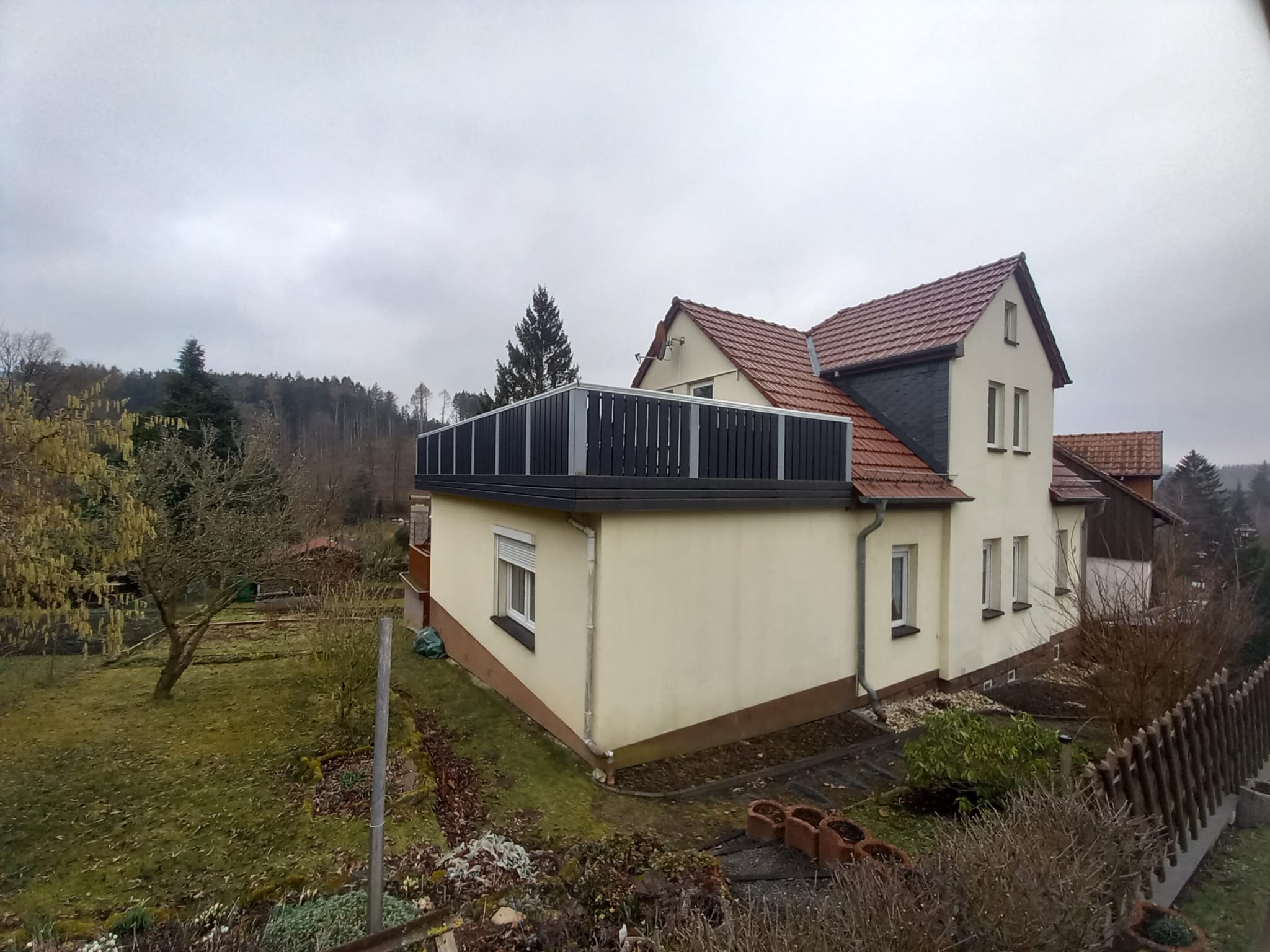 Weitblick von der Dachterrasse* – Gepflegtes Einfamilienhaus auf idyllisch angelegtem Grundstück in schöner Ortsrandlage sucht neue Eigentümer